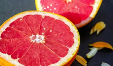 Один стакан — и таблетки превращаются в яд: почему грейпфрут запрещён с лекарствами