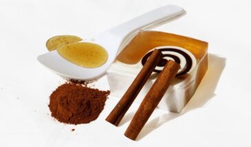 Мёд и корица перед сном: простой способ быстрее заснуть и легче проснуться