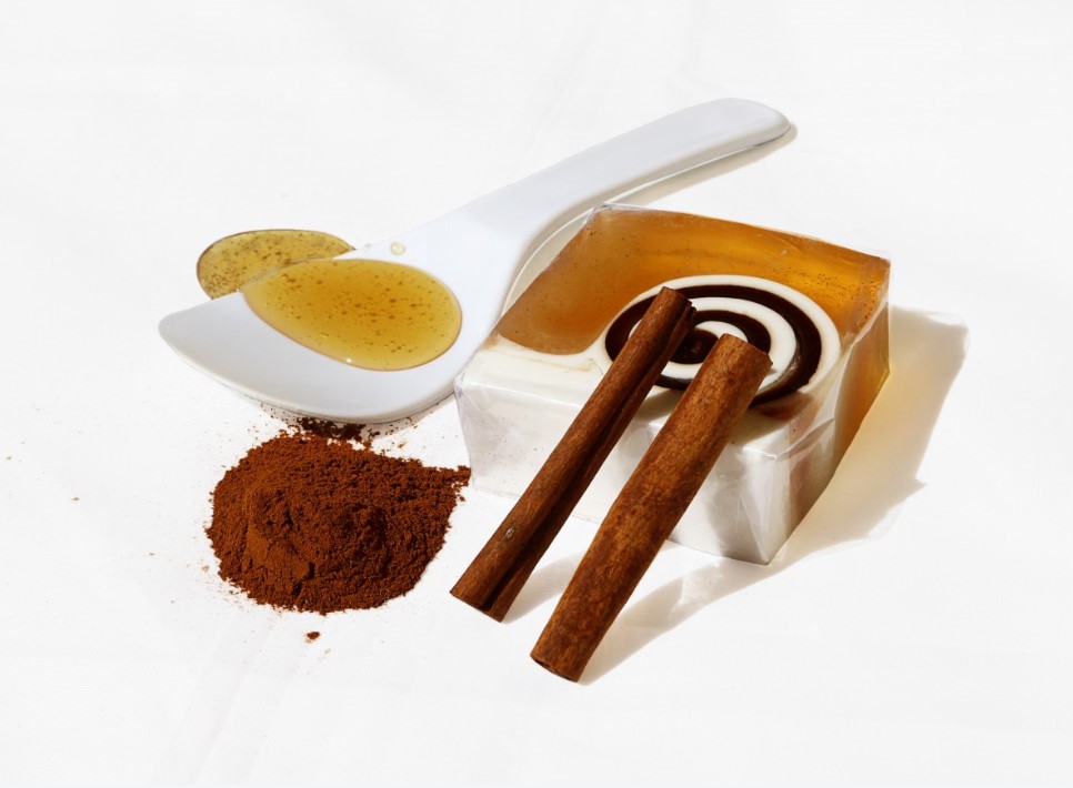 Мёд и корица перед сном: простой способ быстрее заснуть и легче проснуться