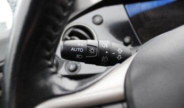 Одна капля льняного масла возвращает пластику салона заводской вид — без дорогой автохимии