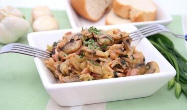 Салат «Лисичка» за 15 минут: 5 простых ингредиентов — гости просят добавку