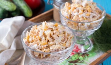 Салат с блинной соломкой: простой рецепт, который удивит гостей вкусом ресторанного уровня