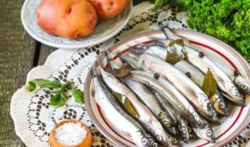 Маринованная мойва по-испански: как из недорогой рыбы сделать деликатес за сутки