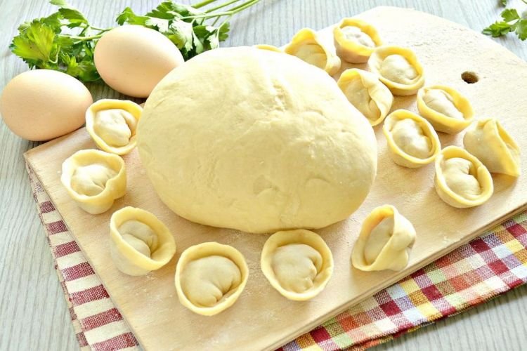 Пельмени с квашеной капустой и салом: уральский рецепт, который вкуснее мясных