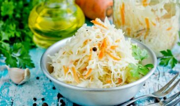 Квашеная капуста по-советски: один забытый ингредиент, который спасает от горечи и слизи в марте
