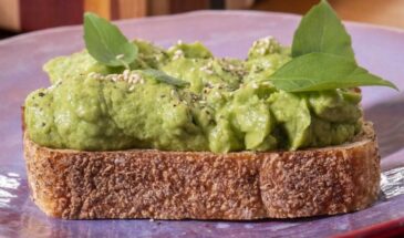 Мексиканская намазка за 10 минут: один секрет с авокадо — и её сметут со стола быстрее, чем успеете подать