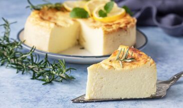 Творожно-сырная запеканка: сытный завтрак за 20 минут — и всё готово!