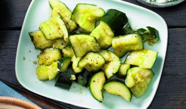 Огурцы в пакете за 2 часа: рецепт острой закуски, которая исчезнет со стола первой