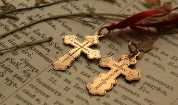 Можно ли крестик освятить вместе с куличом: одна деталь с чином — ответ священника