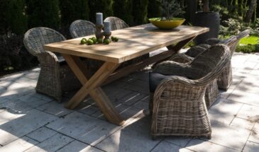 Садовая мебель не сгниёт: 6 хитростей, которые спасут её от дождя и сырости