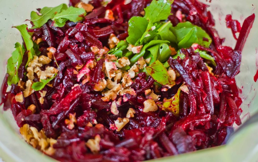 Салат из свеклы по-грузински: один секрет ореховой заправки, который меняет всё