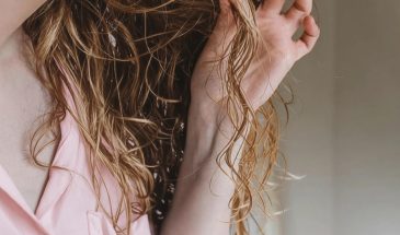 3 действия перед мытьём головы — и волосы перестанут выпадать: упражнения, которые работают