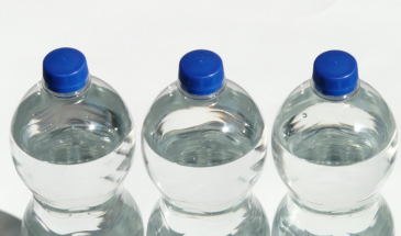 Пластиковые бутылки на даче: одна хитрость — и птицы облетают участок, а урожай растёт