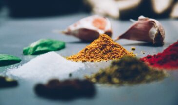 Эти специи убивают вкус: 3 ошибки, которые портят мясо, рыбу и овощи