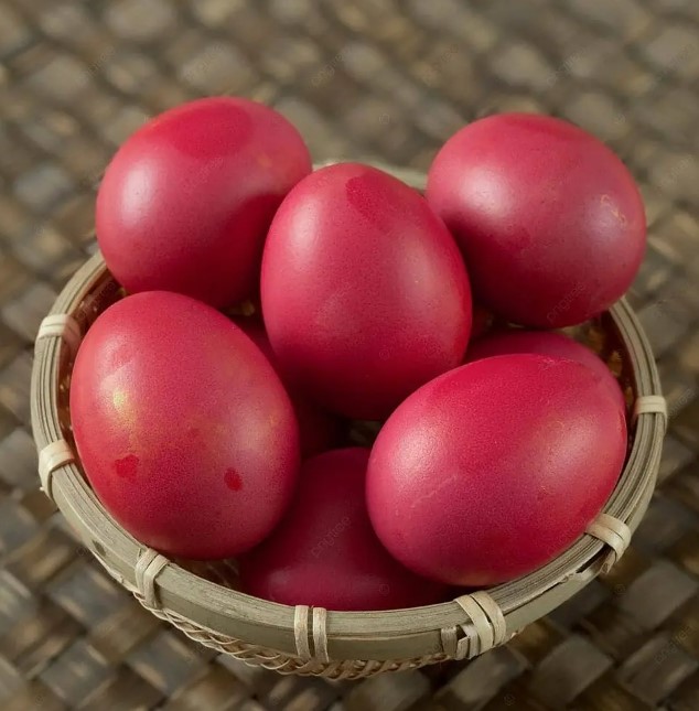 Царский красный для пасхальных яиц: один настой, который даёт огненный оттенок без химии