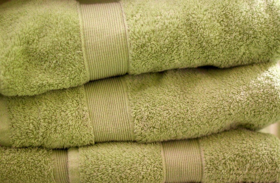 Один стакан в стиралку — и махровые полотенца снова мягкие: секрет, который скрывают производители кондиционеров