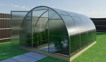 Поликарбонат в прошлом: дачники массово переходят на материал, который не собирает грязь