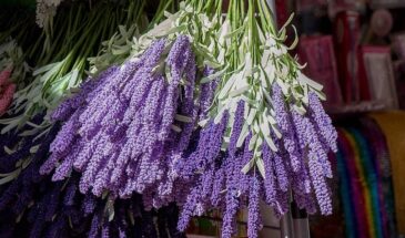 Можно ли украшать дом искусственными цветами на Пасху: одна деталь, которая меняет всё