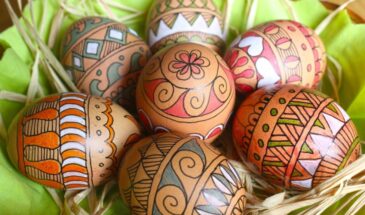 Можно ли клеить наклейки на яйца на Пасху: что допустимо, а что лучше забыть