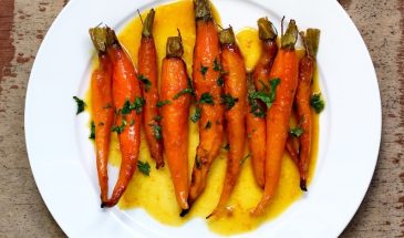 Морковь в апельсиновом соке: рецепт, который превращает обычный гарнир в ресторанное блюдо