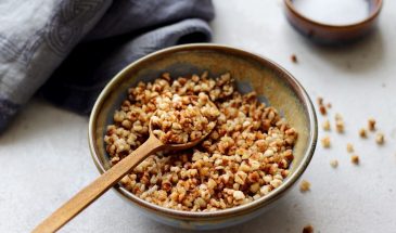 Воздушная гречка: как превратить привычную крупу в хрустящий «попкорн» — рецепт, который меняет подачу блюд