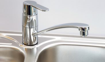 Вода из-под крана: один глоток без кипячения — и вирусы находят путь в организм