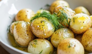 Молодая картошка разваливается в кашу? Одна ошибка при варке, которая губит весенний деликатес