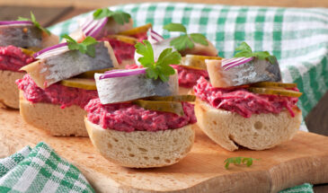 «Королевский» вкус, ради которого стоит отложить лопату: бутерброды с селёдкой — исчезают со стола за минуту