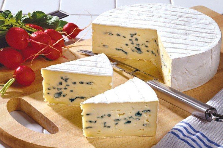 Сыр в морозилке: одна ошибка, которая портит продукт — и какие сорта выживают после разморозки