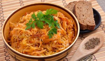 Тушеная капуста: 7 добавок, без которых она не будет той самой — что кладут шеф-повара