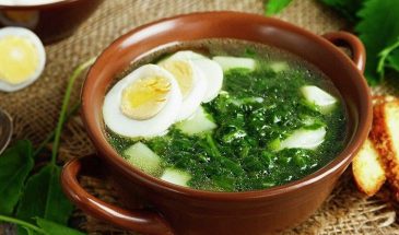 Суп из щавеля и крапивы: весенний детокс, который чистит организм — но есть один нюанс
