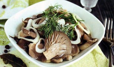 «Эти грибы исчезают за минуту»: закуска из вешенок, которую гости сметают ещё до горячего