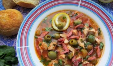 Солянка с квашеной капустой: как превратить остатки мяса в суп, который исчезает первым