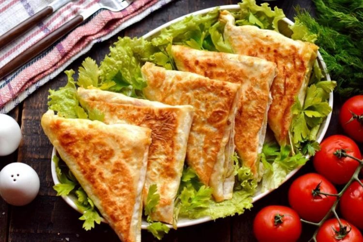 Лаваш с сыром на сковороде: закуска за 15 минут, которая исчезает первой