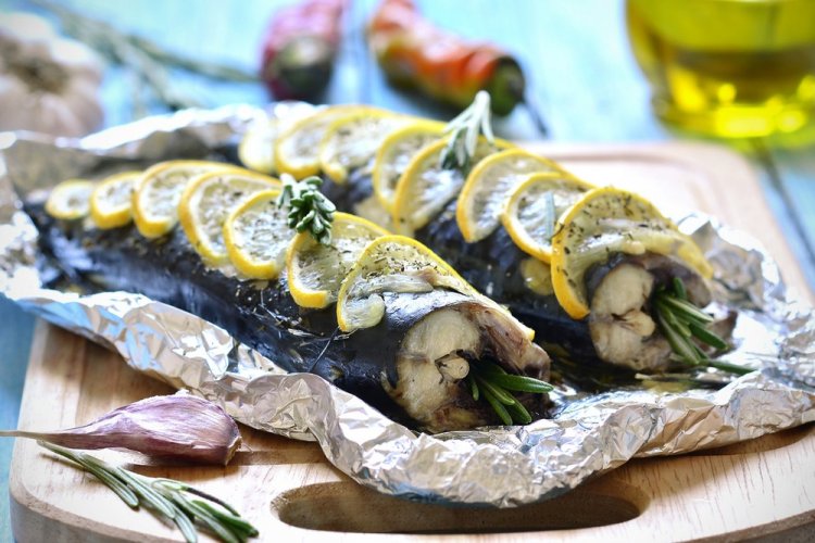 Скумбрия в сливочном соусе: три добавки, которые меняют вкус блюда до неузнаваемости