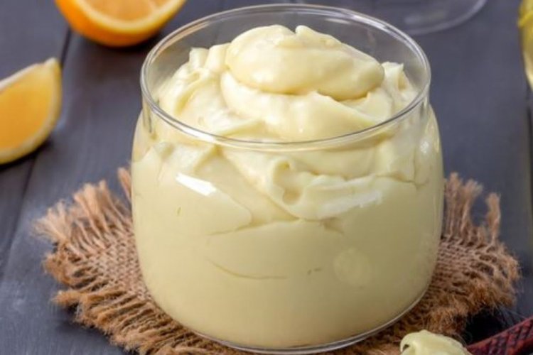 Майонез за 30 секунд: два ингредиента, которые делают соус полезнее и вкуснее магазинного