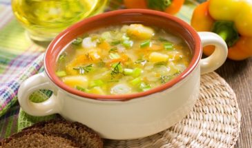 Лёгкий суп на даче: один секрет с зажаркой — и блюдо спасает в жару, когда есть не хочется