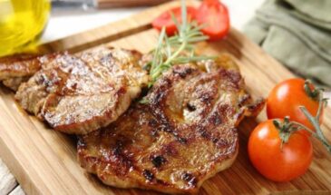 Свинина в рукаве: одна хитрость с луком, которая делает мясо сочным даже при перегреве