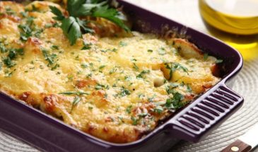 Картошка с курицей: одна ложка сметаны — и блюдо исчезает со стола за минуты