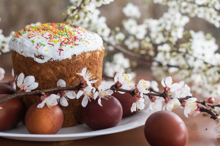 Можно ли добавлять алкоголь в кулич на Пасху: одна пропорция — спасёт выпечку
