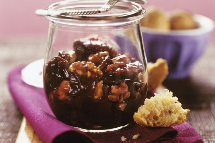 После 50: одна горсть в день и кости становятся крепче — продукт, который есть у всех