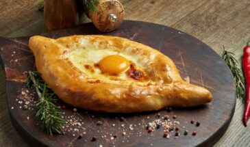 Хачапури по-аджарски за 30 минут: рецепт, который получается с первого раза даже у новичков