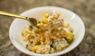 Салат за 5 минут без готовки: рецепт с тунцом и кукурузой, который спасёт, когда нет сил на ужин