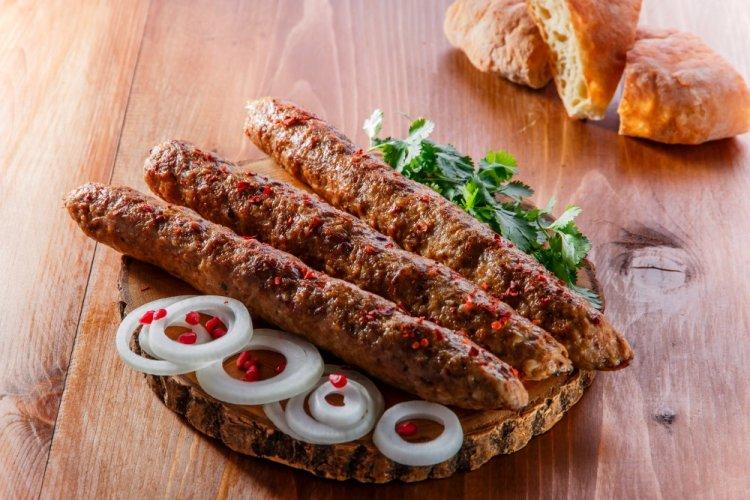 Вместо котлет: одна хитрость с овощами и люля-кебаб получается сочным — и не разваливается