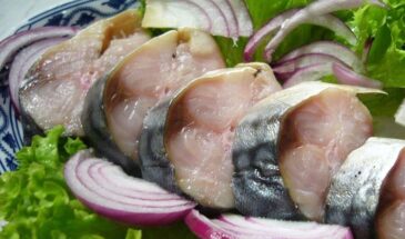 Пряная скумбрия за одну ночь: точные пропорции рассола, которые исключают пересол