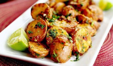 Этот картофель исчезает первым: гарнир из трёх ингредиентов, который гости просят добавить