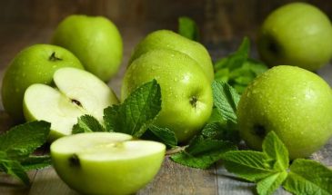 Можно ли есть огрызок яблока: один факт о семечках — и вы перестанете их бояться