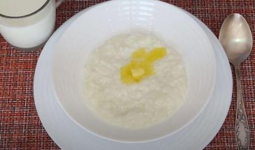 Каша на молоке больше не «убегает»: один трюк, который избавит от стояния у плиты