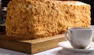 «Наполеон» без духовки за 20 минут: один секрет крема, который делает торт нежнее классического