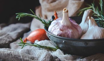 «Чеснок как яблоко»: секретный порошок, который вносят до 10 мая